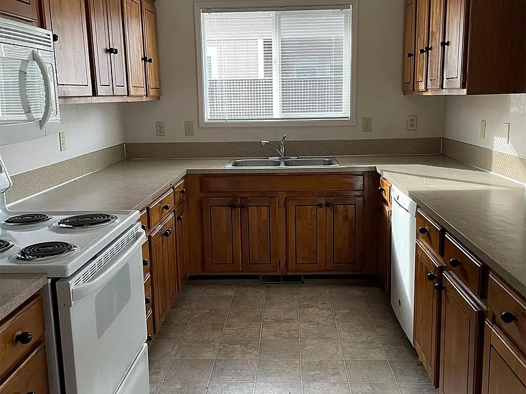 3626B Lorne St SE — Photo 4