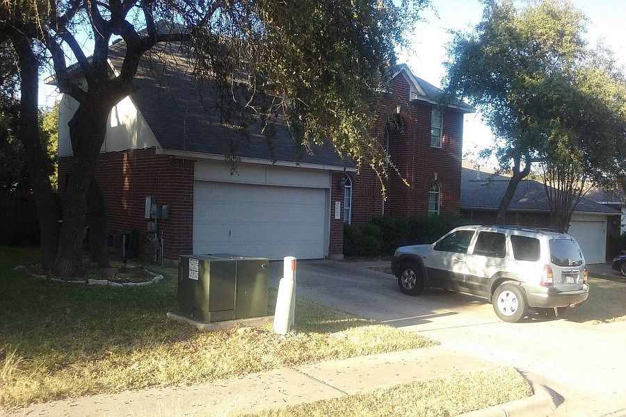 2nd image of 1613 Abbey Ln