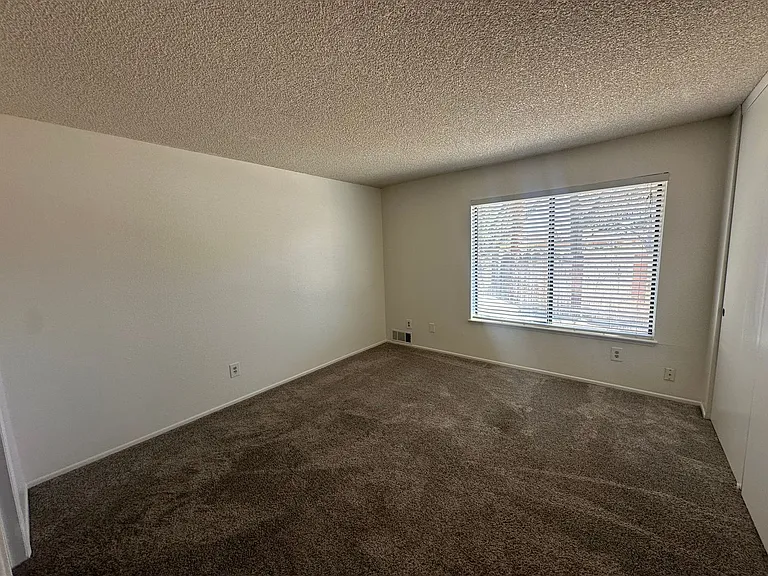 401 Tepatitlan Ct — Photo 15