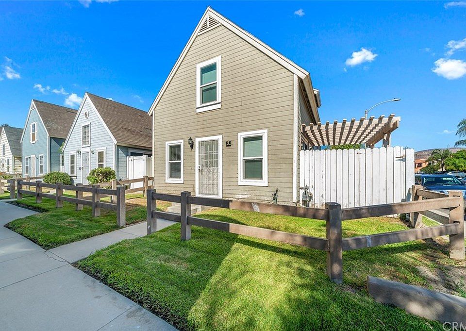 1st image of 14606 Woodland Dr Unit 5