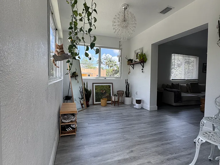 2000 SW 9th St — Photo 4