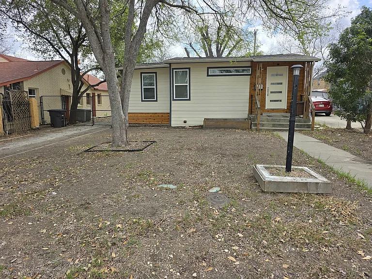 1338 W Elsmere Pl — Photo 3