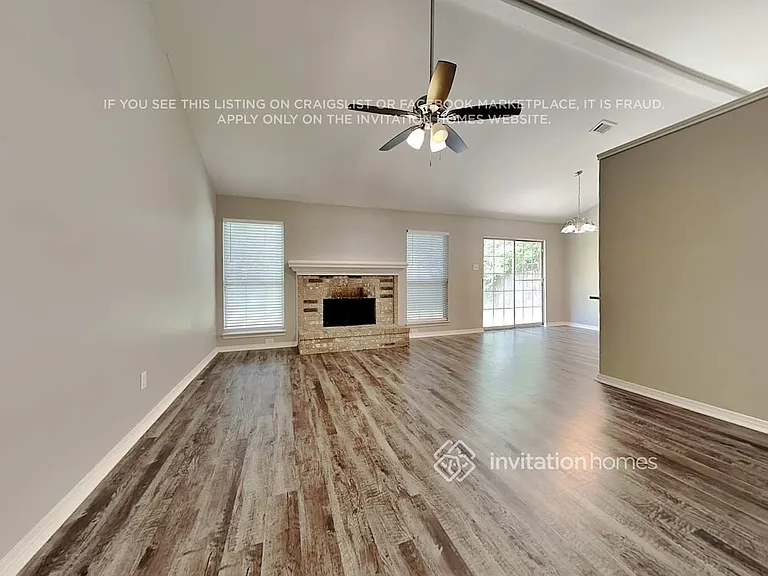 159 Summerhill Dr — Photo 3