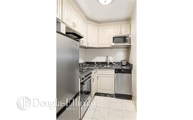 Rented by Douglas Elliman | media 6