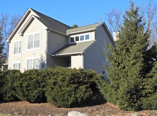 188 Hawthorne Ct, Tannersville, PA 18372