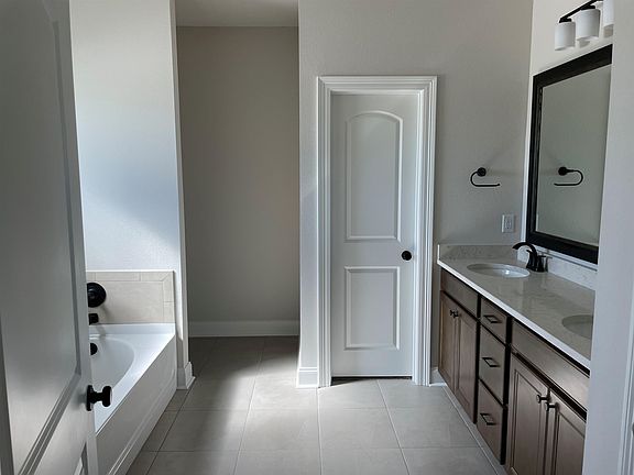5th image of 412 Rue Evangeline