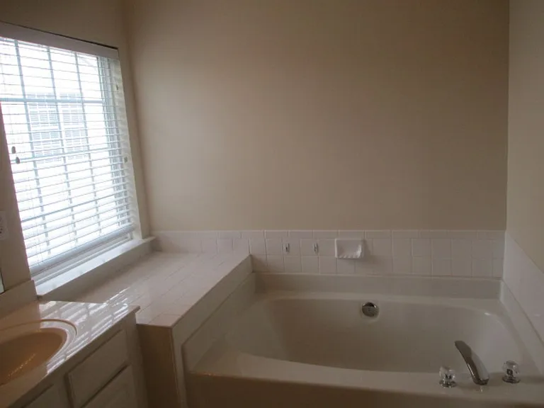 4929 Delta Lake Dr — Photo 13
