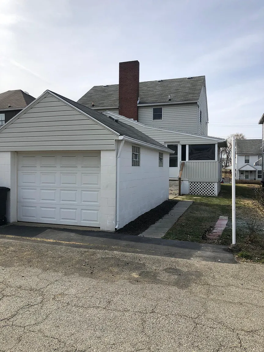 556 Farnsworth Ave photo 1
