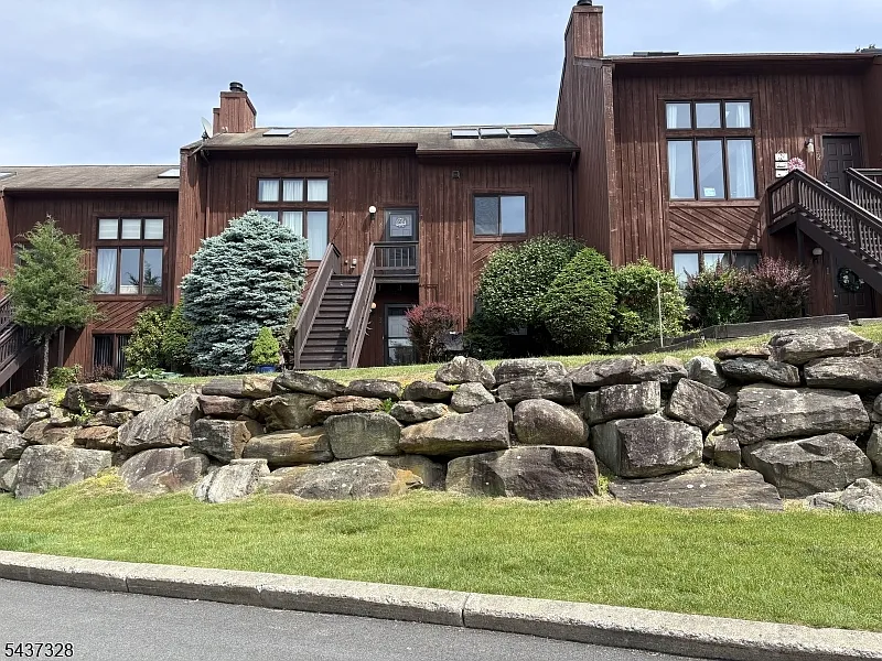 3 bed, $2,500 — Photo 3