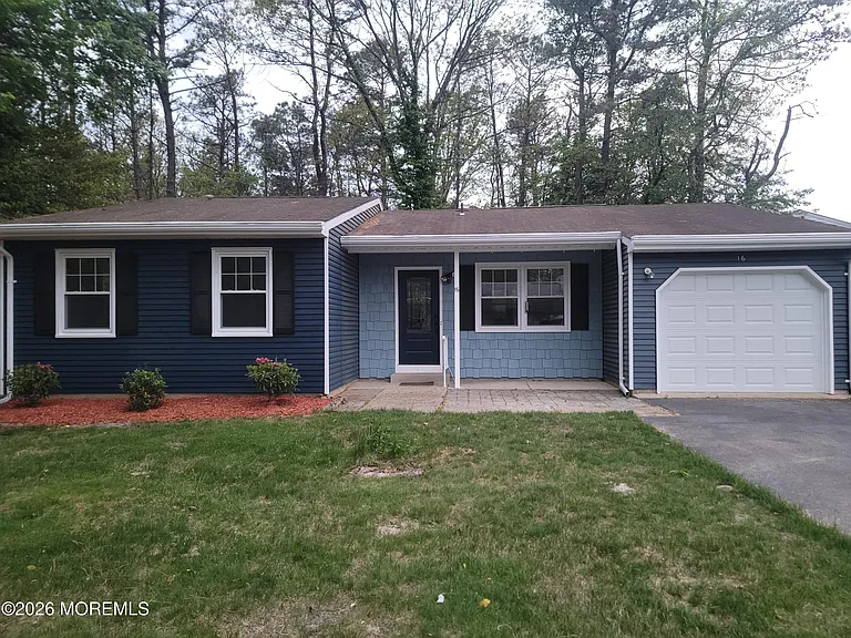 16 Chelsea Dr — Photo 1
