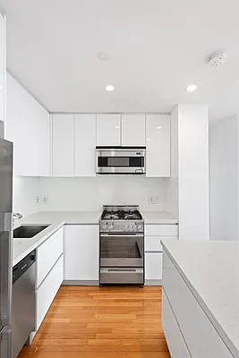 Rented by SERHANT. | media 5