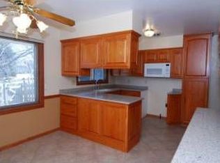 3232 S El Dorado Dr, New Berlin, WI 53151