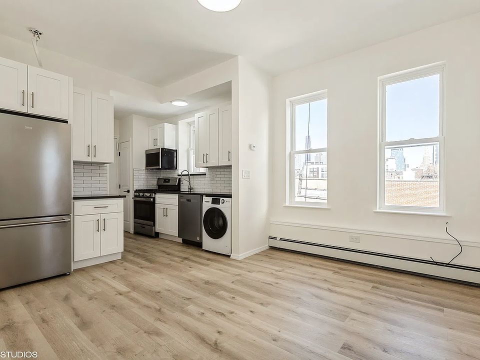 2nd image of 19 Denton Pl APT 2R