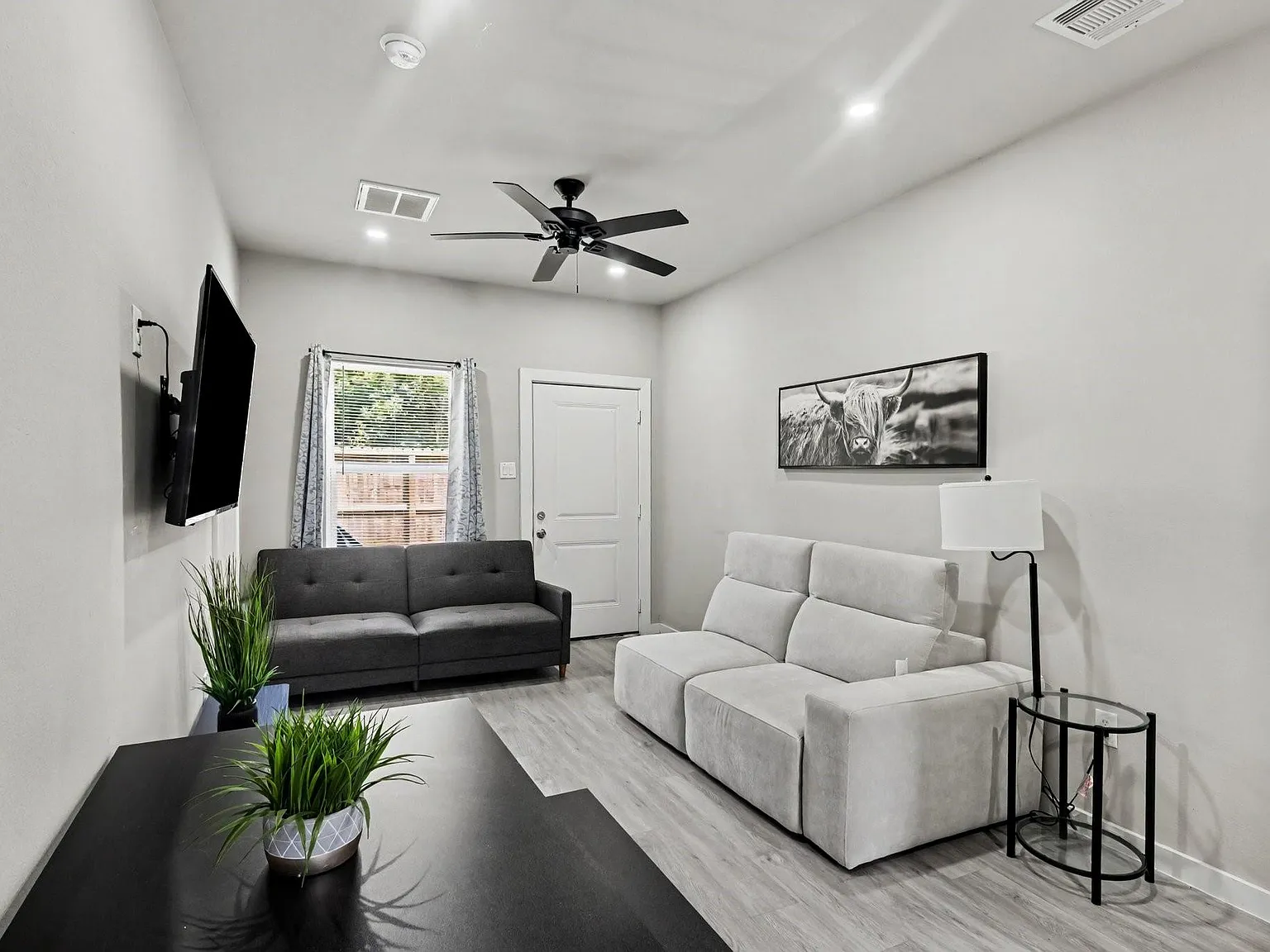 3 bed, 3.0 bath, 1092 sqft, $1,700 — Photo 4