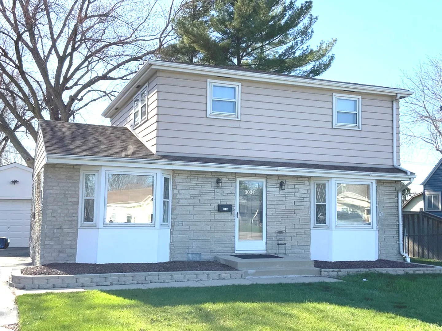 3004 N Wolf Rd photo 1