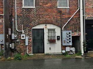 17 W York Ln, Savannah, GA 31401