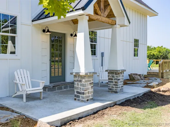 1112 Sand Point Rd, Mead, OK 73449