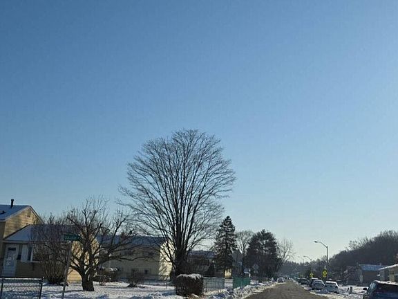 5th image of 237 University Ave