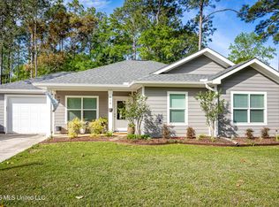 615 Plum St, Ocean Springs, MS 39564