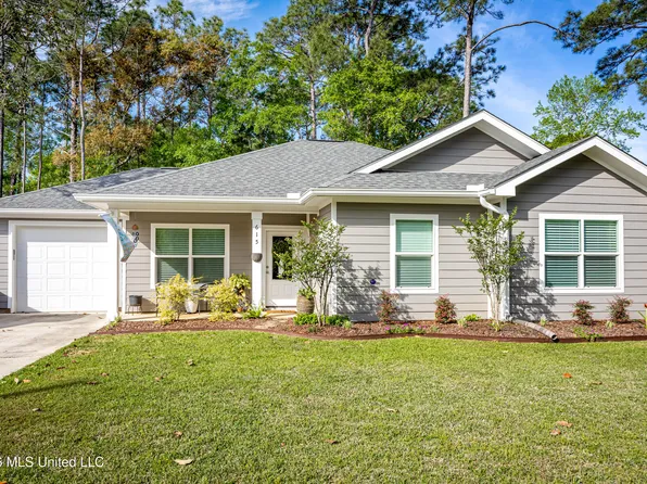 615 Plum St, Ocean Springs, MS 39564
