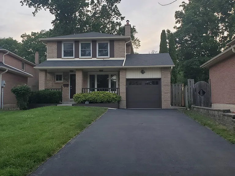 980 Sawgrass Cres — Photo 1