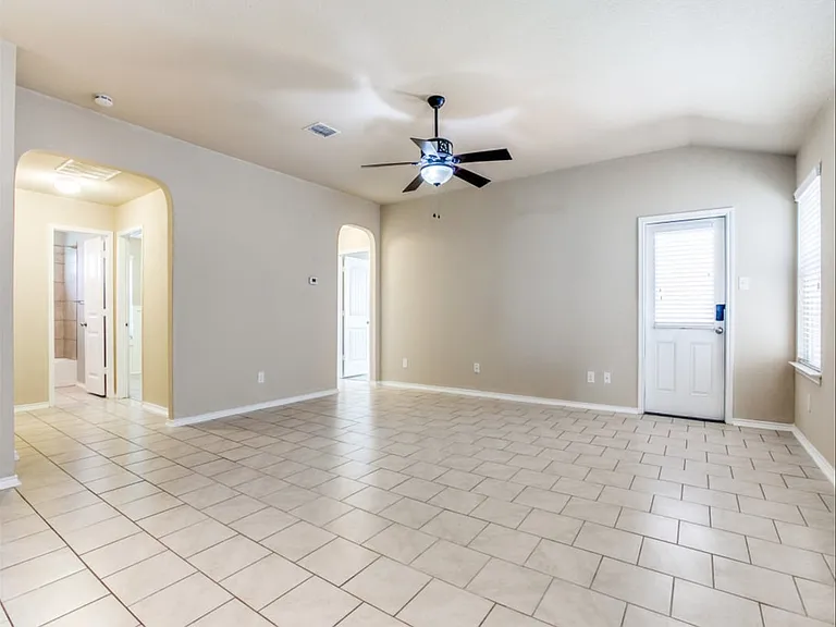 5610 Medina Farm — Photo 3