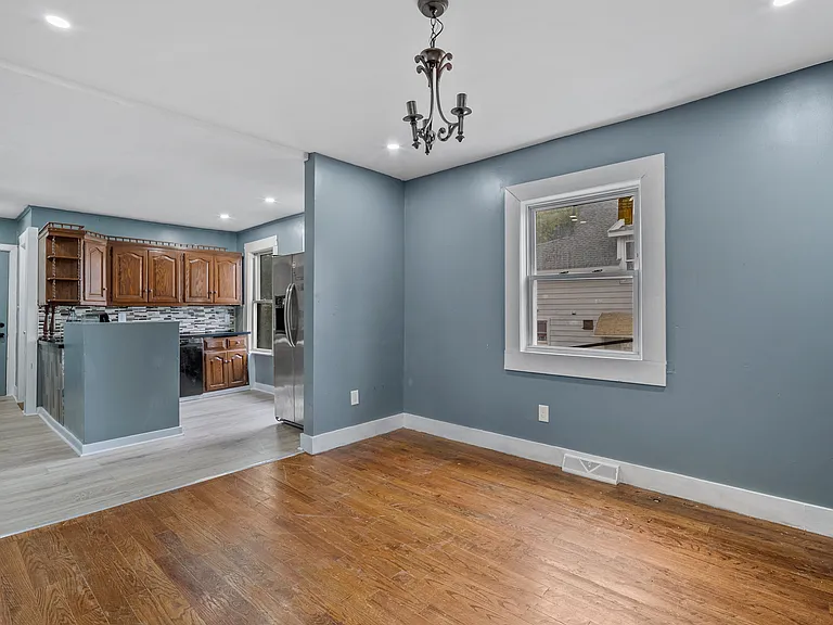 556 Florence St #1 — Photo 3