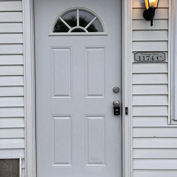 1174 S Lincoln Ave #C — Photo 2