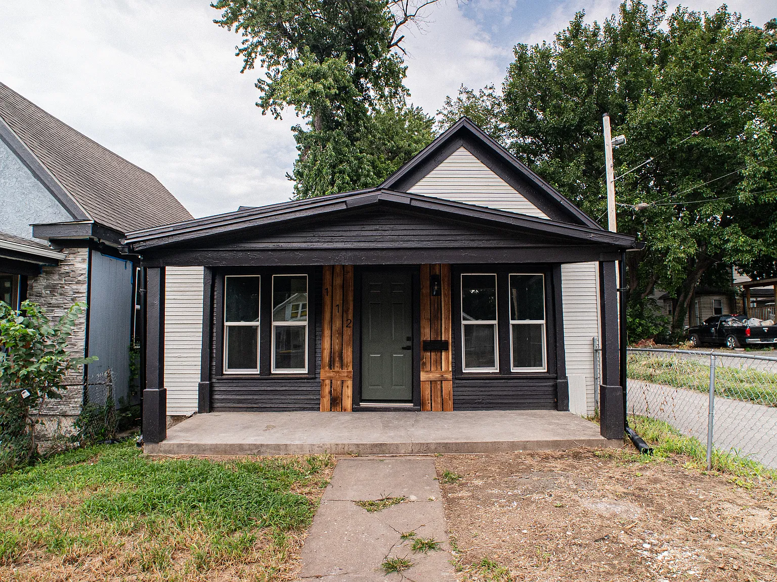 3 bed, 1083 sqft, $1,600 — Photo 1