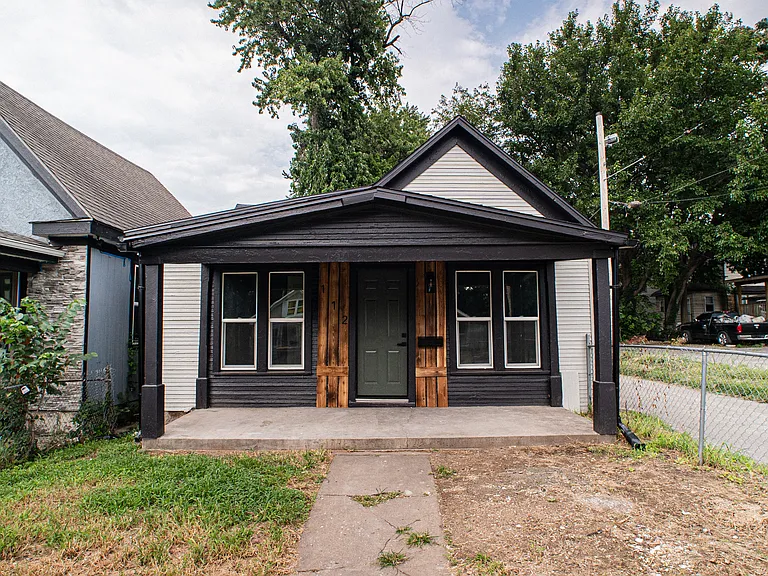 112 Topping Ave — Photo 1