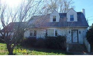 29 Village Dr, Feasterville Trevose, PA 19053