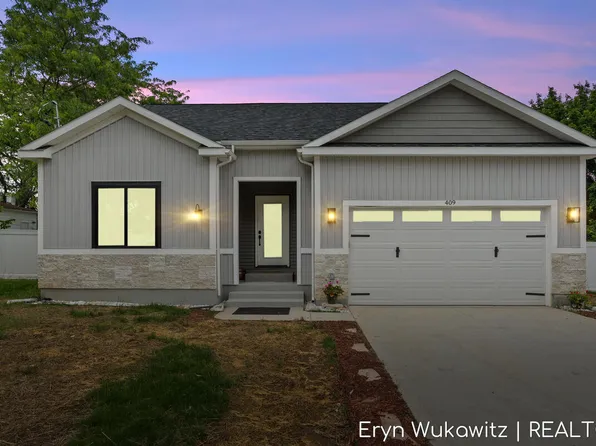 409-6 Mile Rd NW, Comstock Park, MI 49321
