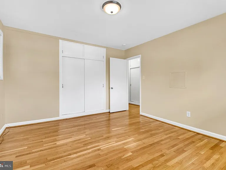 10228 Farnham Dr — Photo 18