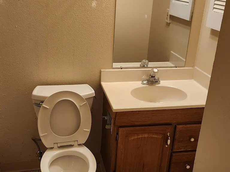 544 E Highline Cir — Photo 8