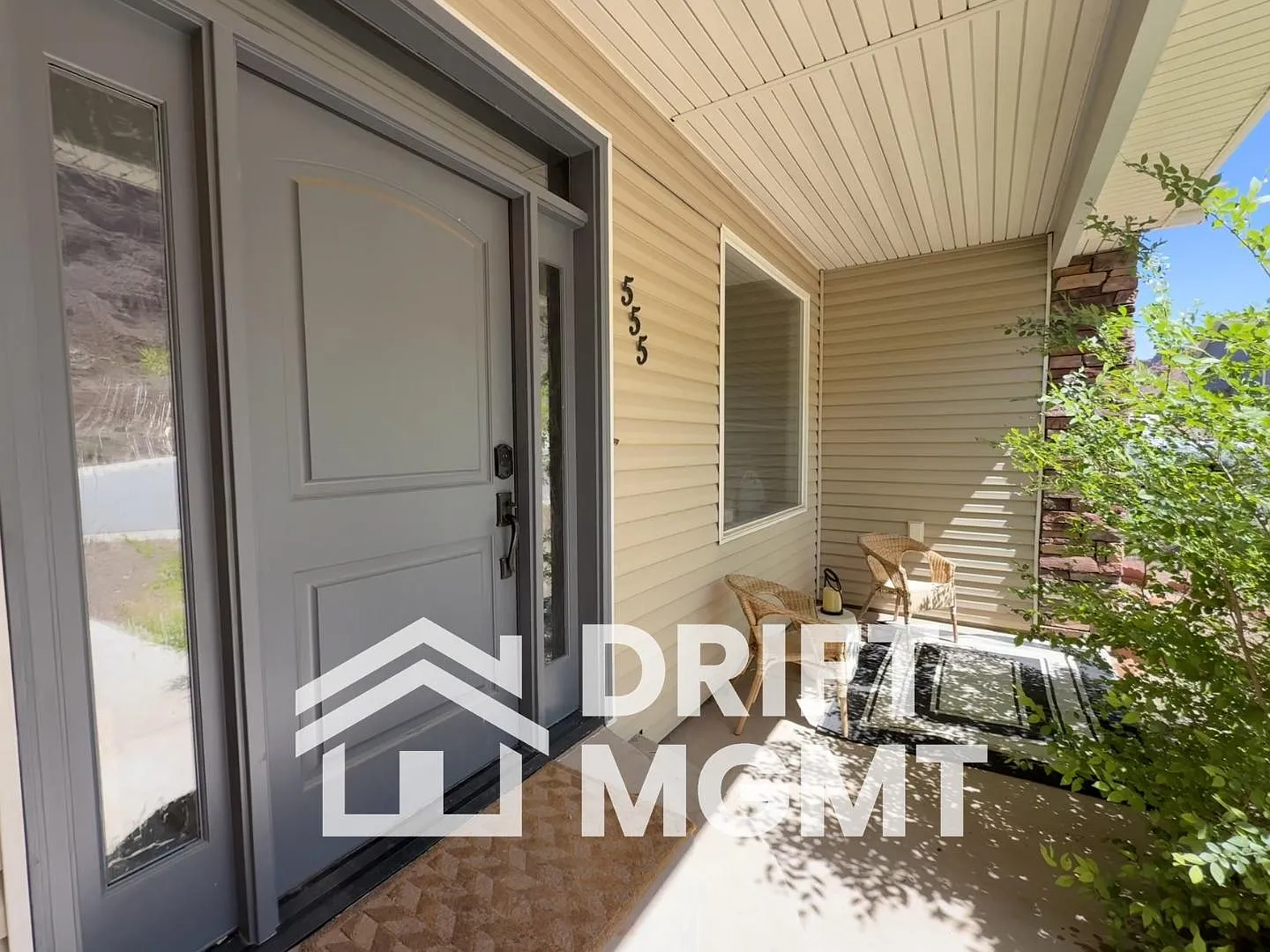 555 Huntridge Cir — Photo 4