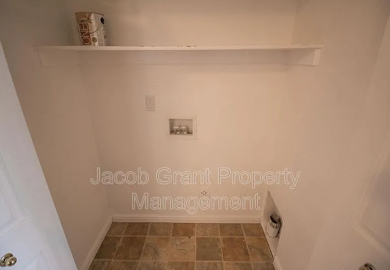 975 Eve Dr #3 — Photo 4