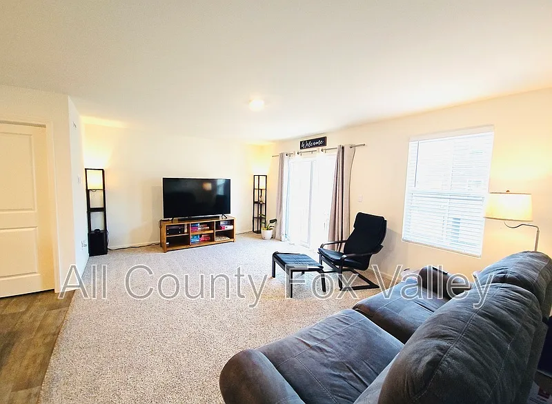 3 bed, 3.0 bath, $2,550 — Photo 4