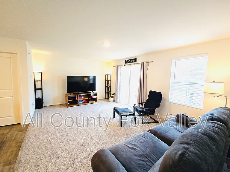 1480 Yosemite Way — Photo 4