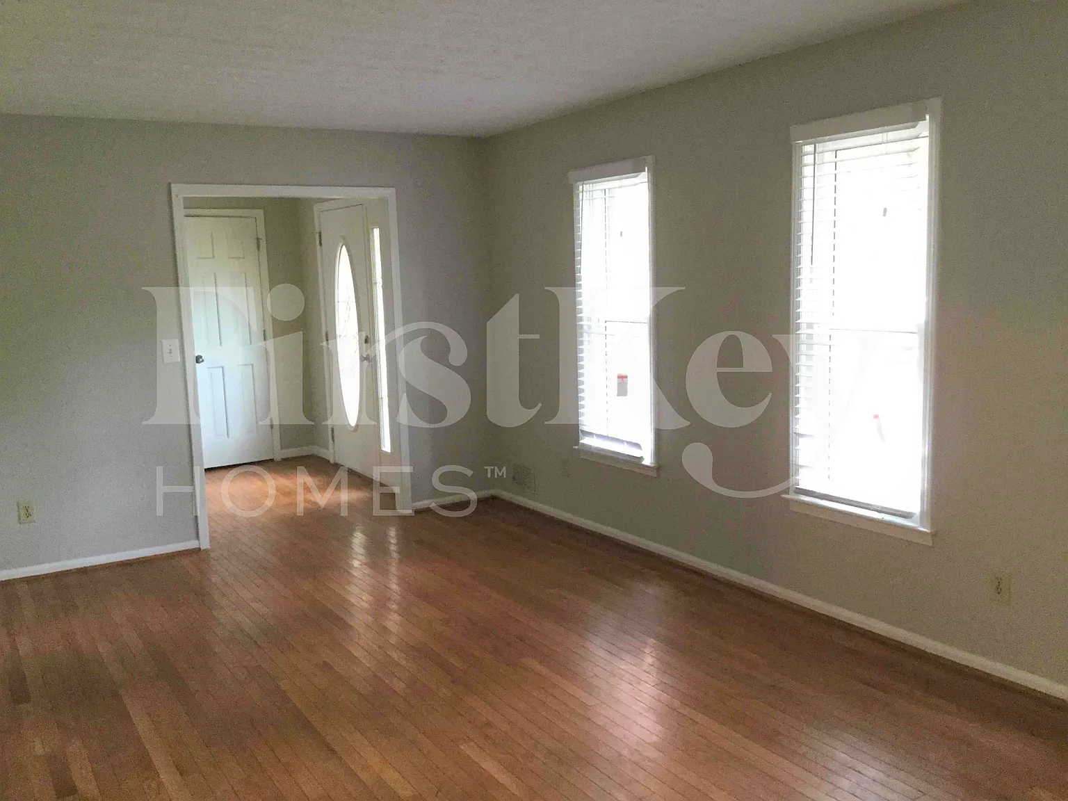 4 bed, 3.0 bath, 2284 sqft, $2,590 — Photo 2