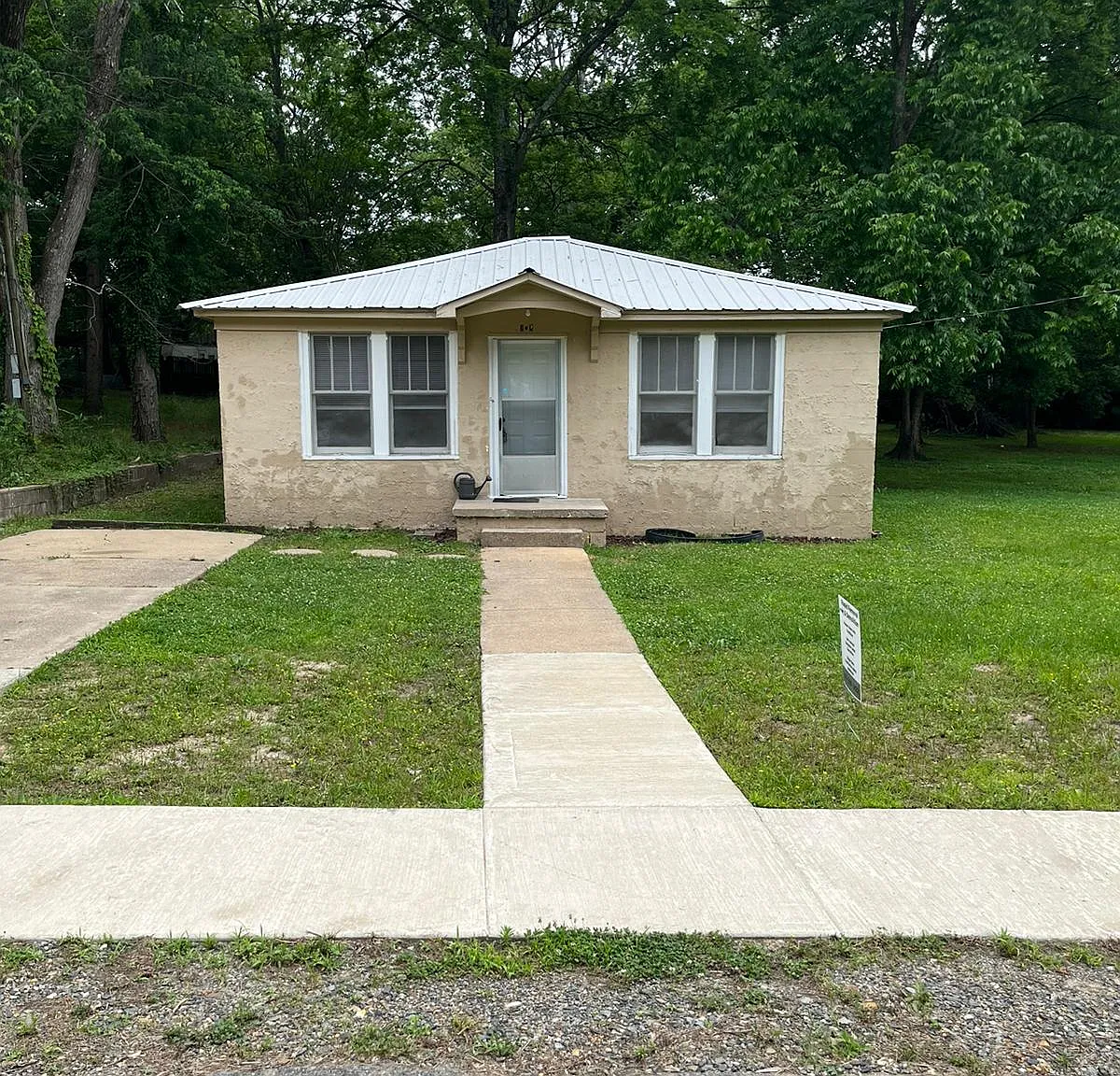 2 bed, 728 sqft, $845 — Photo 1