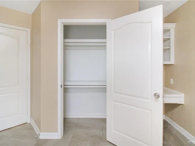 3504 N Champagne Dr — Photo 12