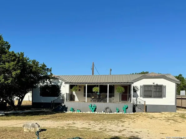 464 Jim Davis Place, Leakey, TX 78873