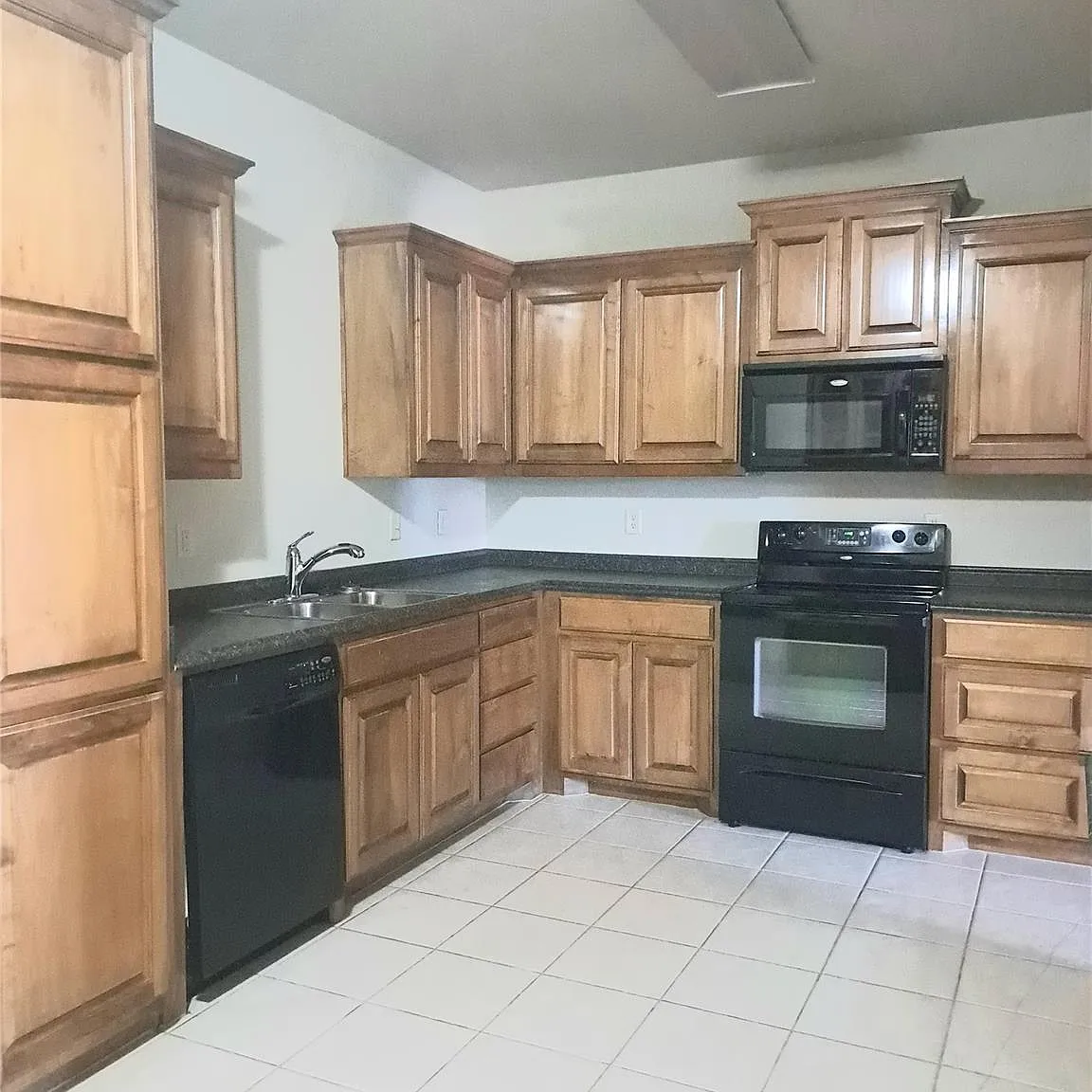 2 bed, 1350 sqft, $1,895 — Photo 3