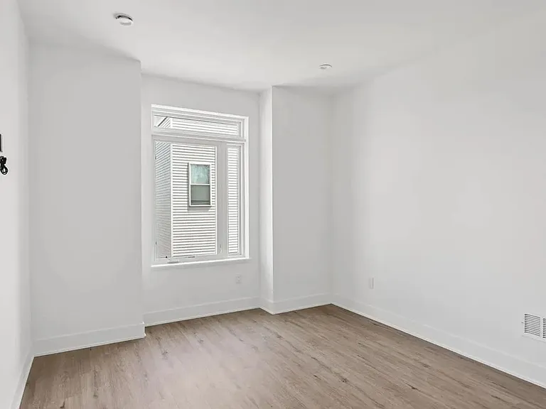 1518 N Darien St — Photo 8