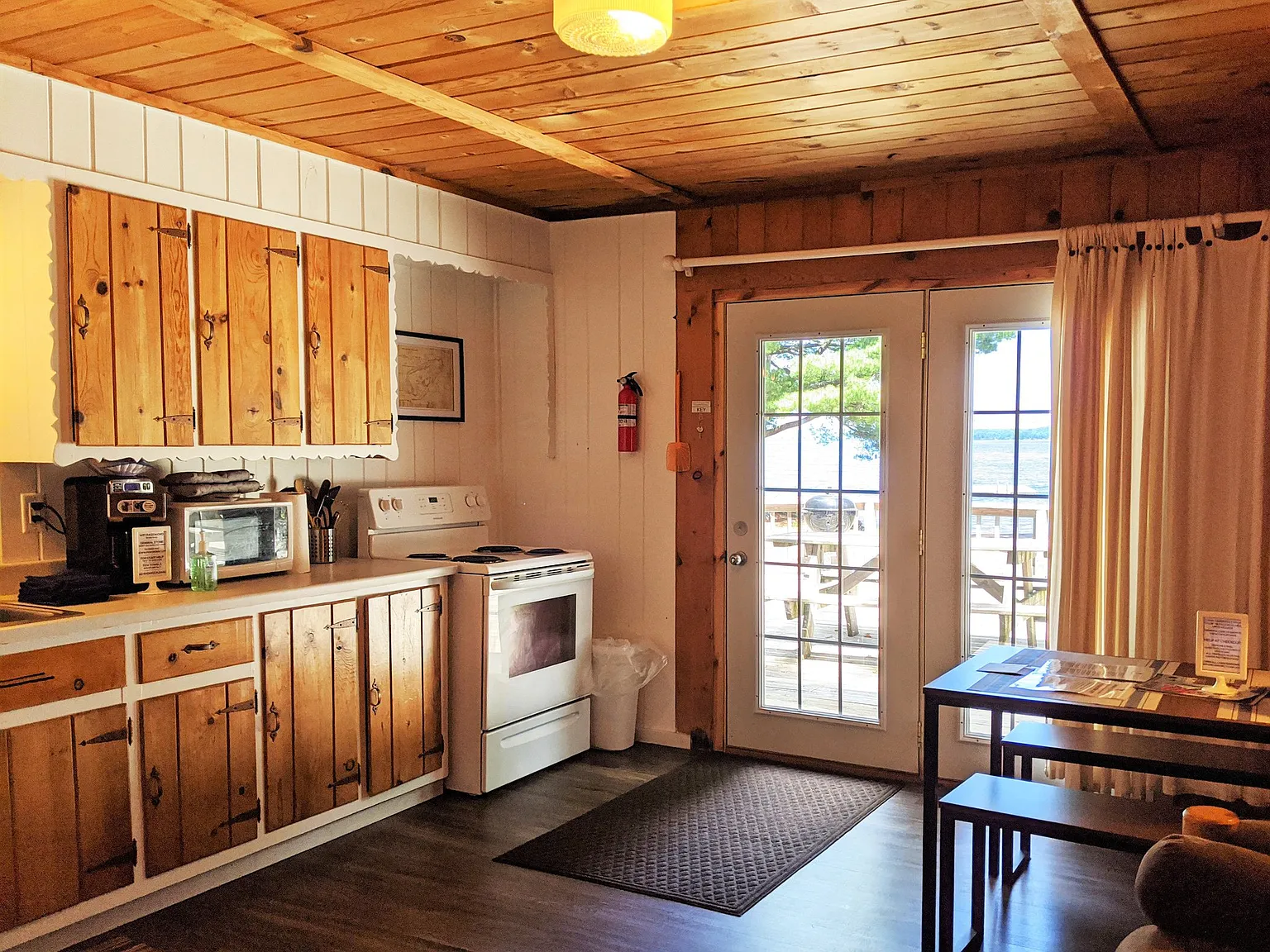 Furnished Lakeview Studio Cabin All Utilities & WiFi Included, Month-to-Month | Eagle River Area — Photo 4