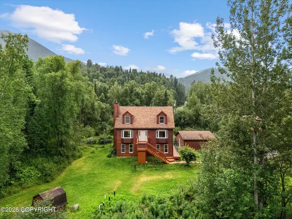 19519 Sue Tawn Dr, Chugiak, AK 99567