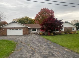 5783 Joanne Dr, Sanborn, NY 14132