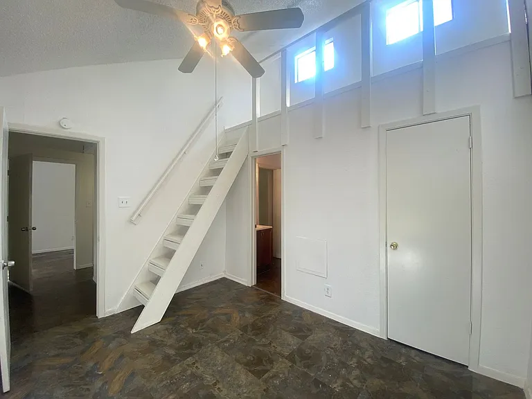 4910 Avenue H — Photo 19