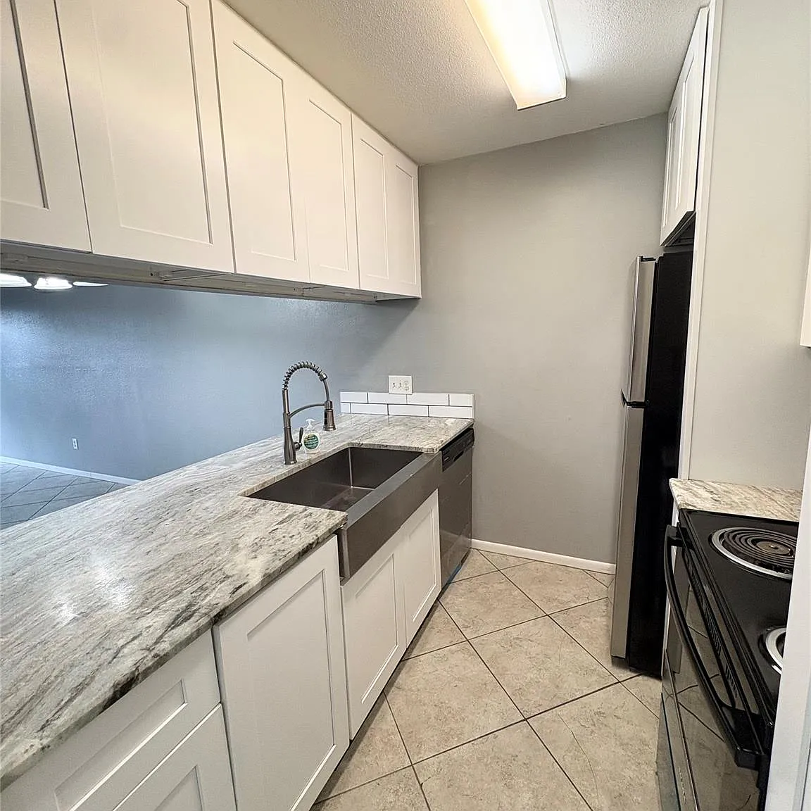 1 bed, 1.0 bath, 742 sqft, $1,000 — Photo 1