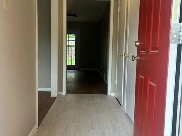 3401 Hummingbird Ln — Photo 2